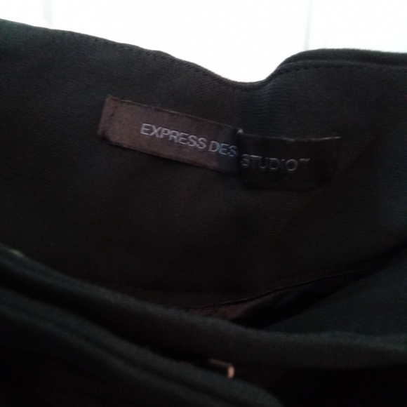 Express Black Pleated Belted Shorts Size 10 - Picture 3 of 5